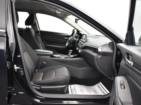 Used 2024 Nissan Altima 2.5 SV image 16