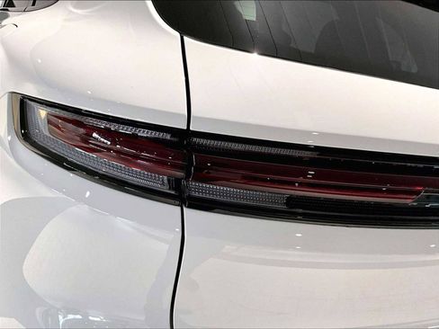 Used 2025 Porsche Cayenne S image 33