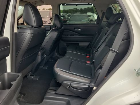 Used 2022 Nissan Pathfinder SL FWD image 11