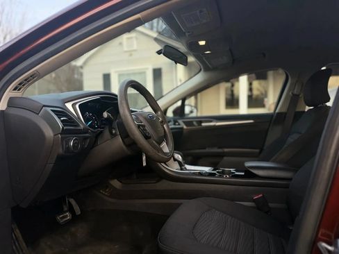 Used 2016 Ford Fusion SE FWD image 9