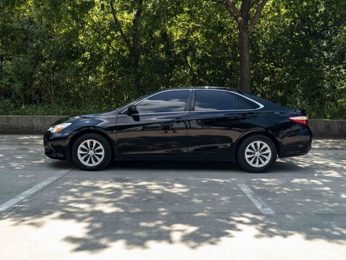 Used 2017 Toyota Camry LE FWD image 6