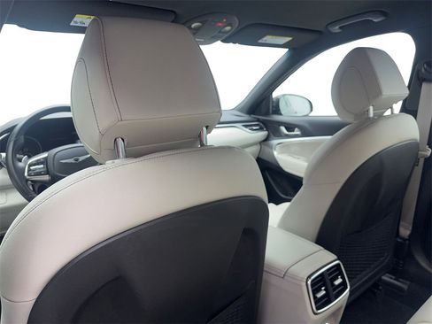 Used 2025 Genesis G70 2.5T image 35