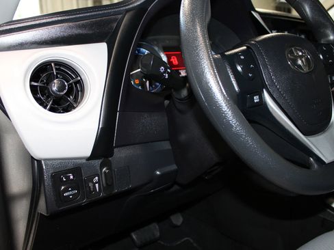 Used 2017 Toyota Corolla LE FWD image 22