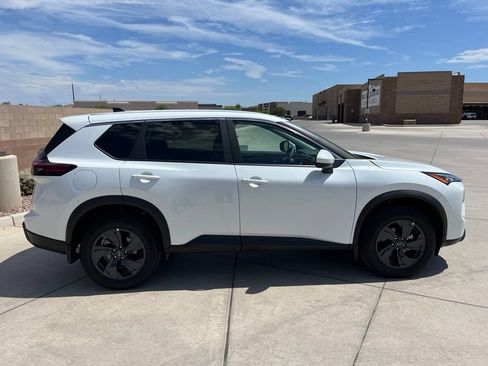 Used 2026 Nissan Rogue SV w/ Cold Weather Package FWD image 7