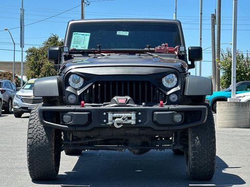 Used 2017 Jeep Wrangler Unlimited Rubicon AWD/4WD image 9