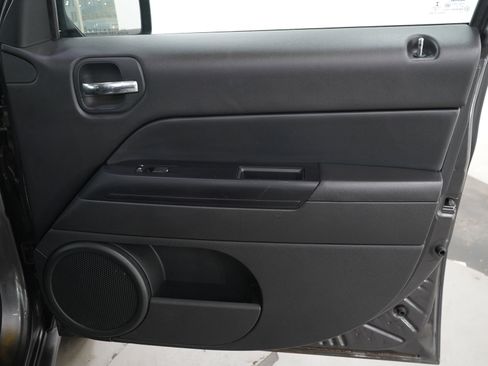 Used 2014 Jeep Patriot Latitude w/ Sun/Sound Group AWD/4WD image 12