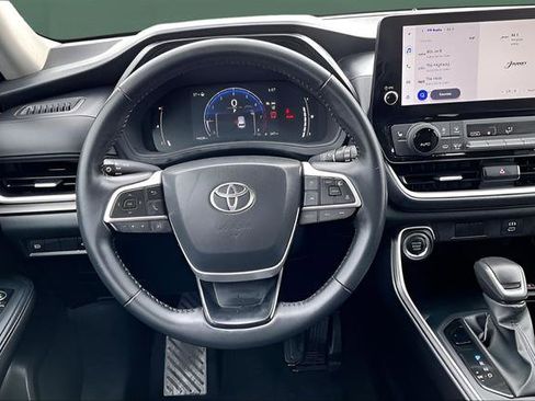 Used 2025 Toyota Grand Highlander XLE image 12