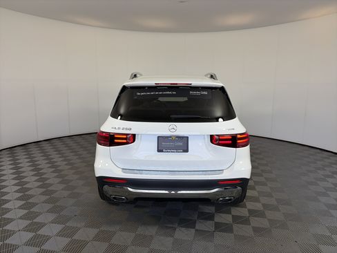 Certified 2025 Mercedes-Benz GLB 250 4MATIC image 9