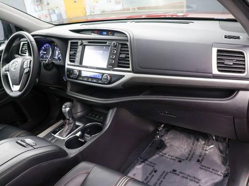 Used 2019 Toyota Highlander SE AWD/4WD image 34