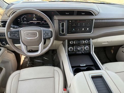 Used 2023 GMC Yukon XL Denali image 12