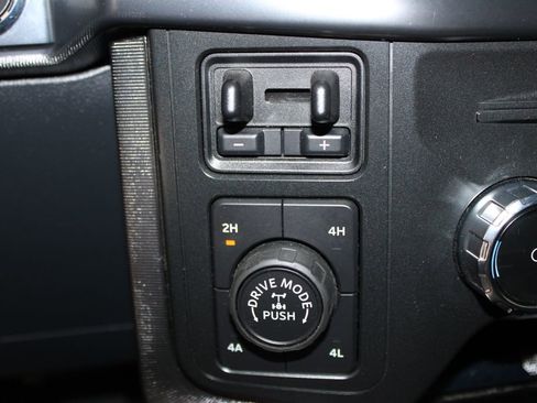 Used 2022 Ford F150 Platinum w/ FX4 Off-Road Package AWD/4WD image 32