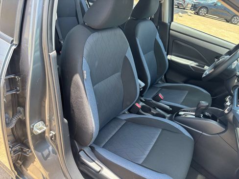 Used 2025 Nissan Versa SV FWD image 34