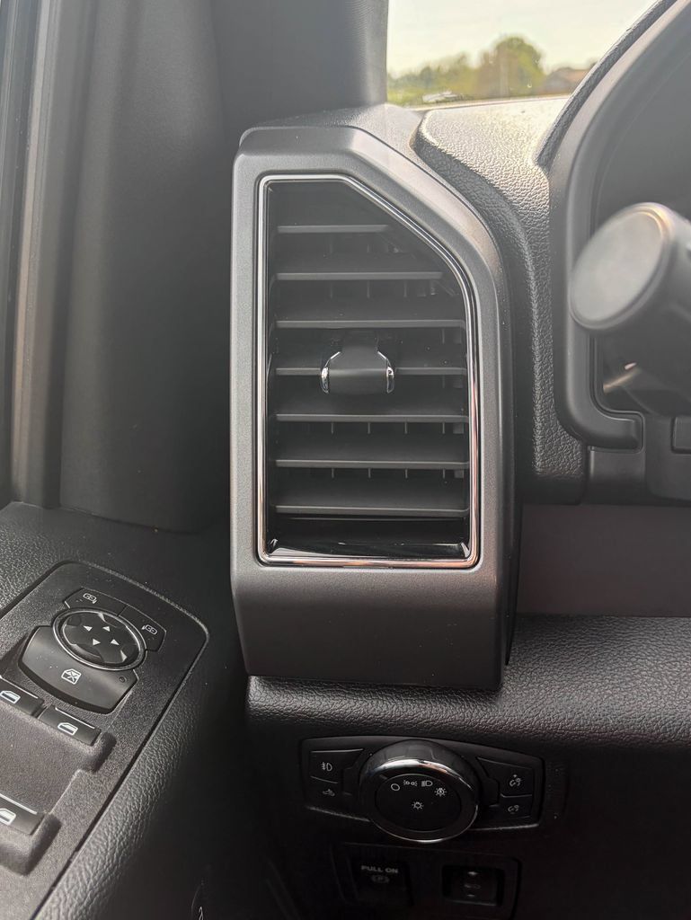 Used 2020 Ford F150 XLT w/ Equipment Group 302A Luxury AWD/4WD image 8
