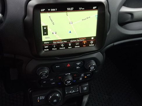 Used 2023 Jeep Renegade Latitude w/ Sun/Sound Group AWD/4WD image 19
