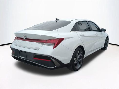 New 2026 Hyundai Elantra Limited FWD image 5