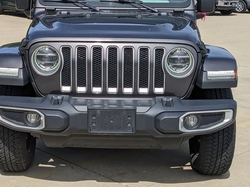 Used 2019 Jeep Wrangler Unlimited Sahara w/ Uconnect 4C Nav & Sound Group AWD/4WD image 9