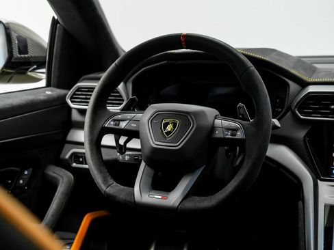 Used 2023 Lamborghini Urus Performante AWD/4WD image 15