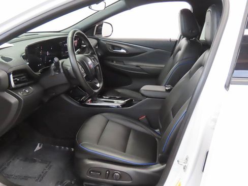 Used 2025 Buick Envista Sport Touring w/ Convenience I Package FWD image 15