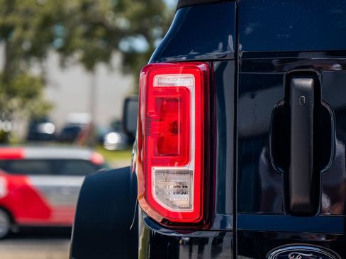 Used 2021 Ford Bronco Big Bend w/ Sasquatch Package AWD/4WD image 11