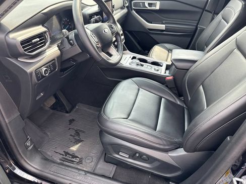Used 2024 Ford Explorer XLT w/ Equipment Group 202A AWD/4WD image 18