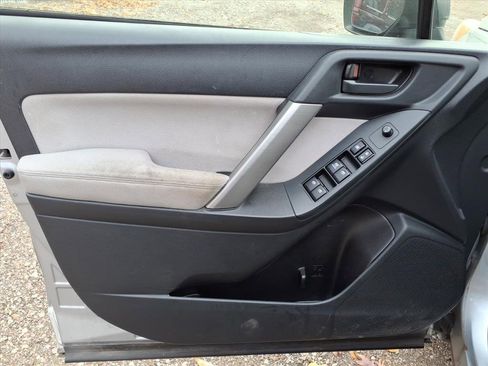 Used 2014 Subaru Forester 2.5i image 12