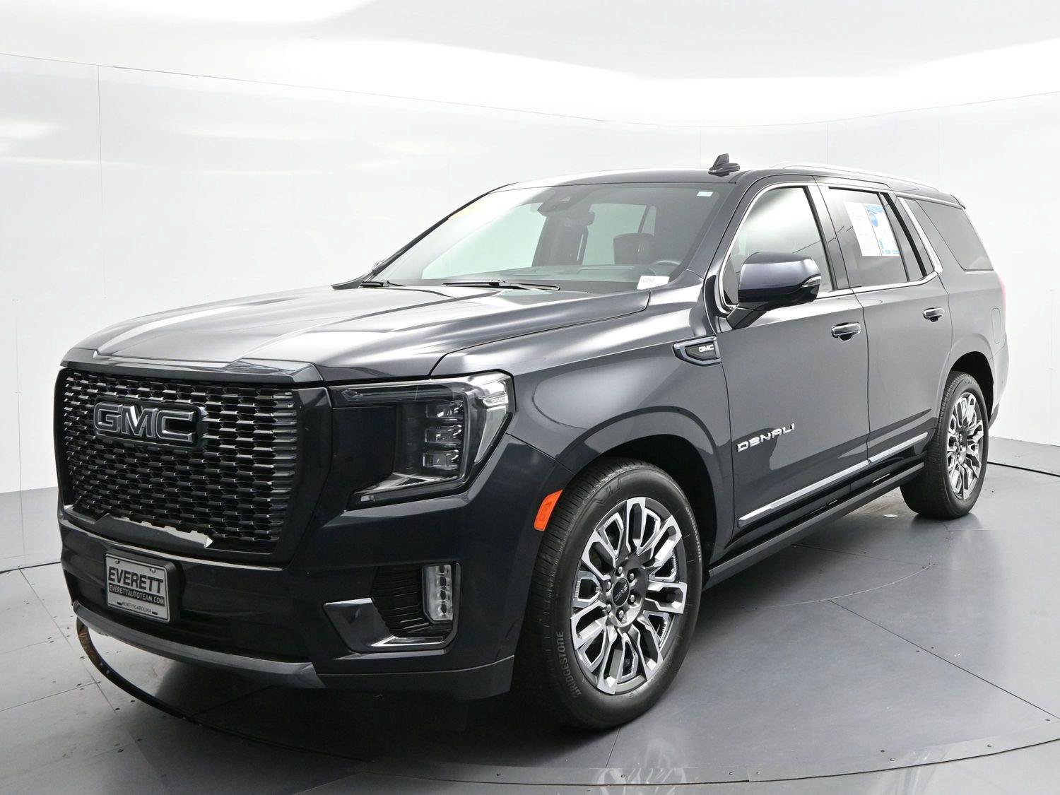Used 2023 GMC Yukon Denali Ultimate AWD/4WD image 3