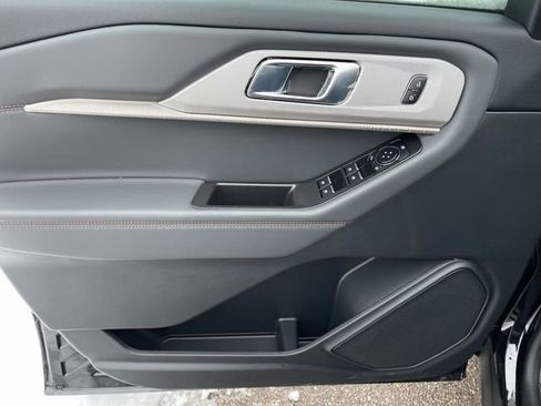 New 2026 Ford Explorer Active w/ Active Comfort Package image 12