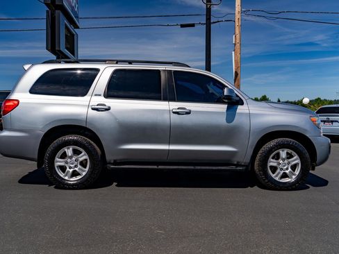 Used 2016 Toyota Sequoia SR5 AWD/4WD image 8