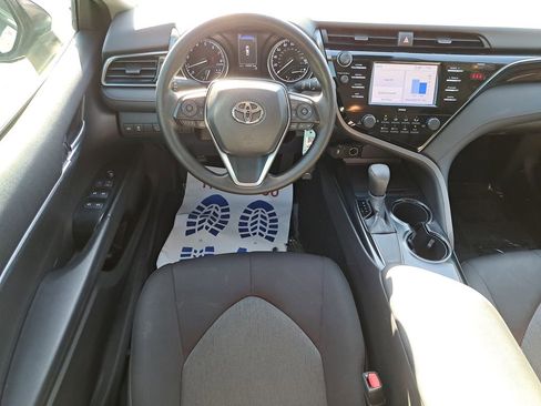Used 2020 Toyota Camry LE image 10