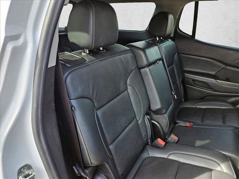 Used 2023 GMC Acadia SLT image 25