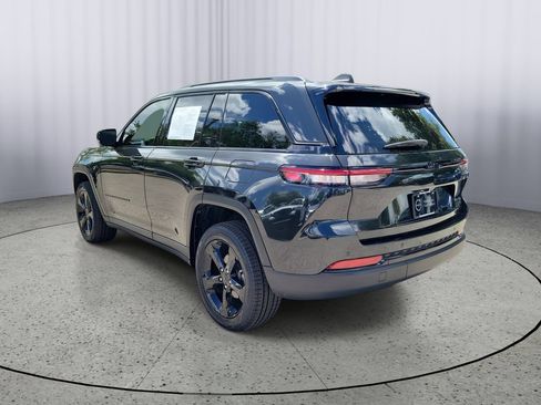 Used 2024 Jeep Grand Cherokee Limited w/ Black Appearance Package RWD image 6