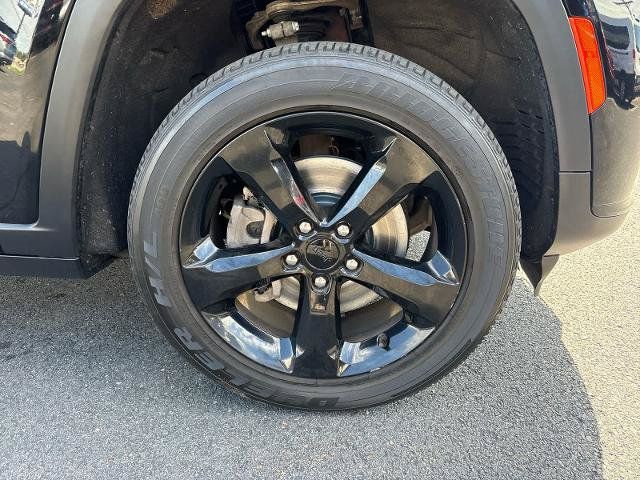 Used 2023 Jeep Grand Cherokee L Laredo AWD/4WD image 13