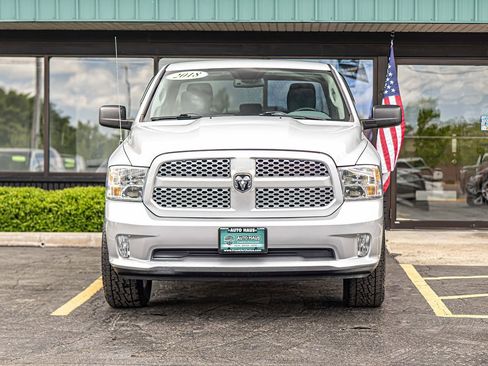 Used 2018 RAM 1500 Express AWD/4WD image 2