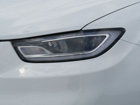 Used 2024 Chrysler Pacifica Premium FWD image 16