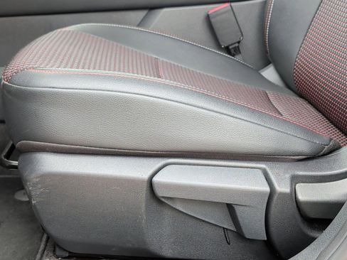 Used 2025 Nissan Kicks SR FWD image 10