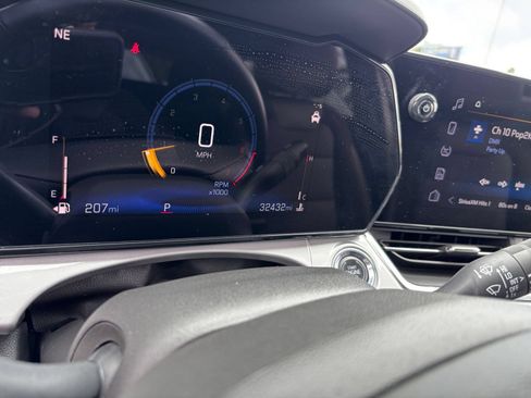 Used 2025 Chevrolet Trax LT w/ LT Convenience Package FWD image 39