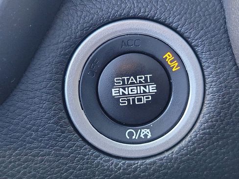 Used 2024 RAM 1500 Laramie AWD/4WD image 9