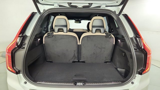 Used 2026 Volvo XC90 B6 Plus w/ Protection Package Premier AWD/4WD image 42
