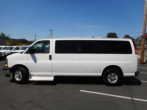 Used 2017 Chevrolet Express 3500 LT w/ LT Preferred Equipment Group RWD image 2