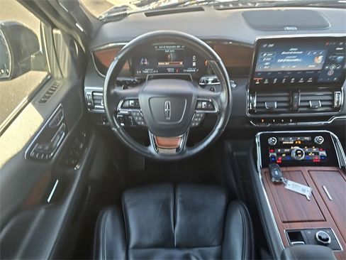 Used 2024 Lincoln Navigator Reserve image 10