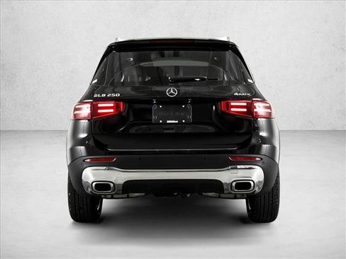 Used 2026 Mercedes-Benz GLB 250 4MATIC image 4