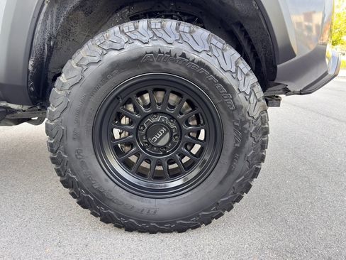 Used 2022 Toyota Tacoma TRD Off-Road w/ Technology Package image 15