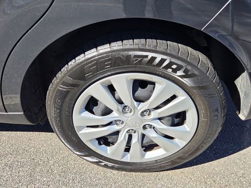 Used 2025 Kia Soul LX image 5