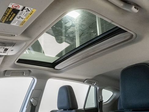 Used 2018 Toyota RAV4 XLE AWD/4WD image 9