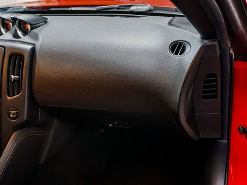 Used 2010 Nissan 370Z Touring image 34