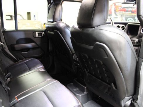 Used 2022 Jeep Wrangler Unlimited Rubicon w/ Xtreme Recon 35" Tire Package AWD/4WD image 29