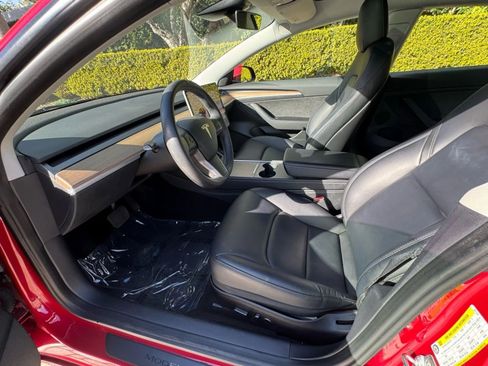 Used 2022 Tesla Model 3 Standard Range image 9
