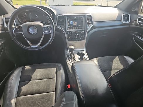 Used 2018 Jeep Grand Cherokee Altitude AWD/4WD image 3