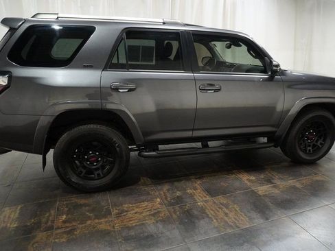Used 2022 Toyota 4Runner SR5 Premium image 4