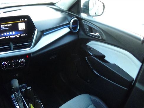 Used 2025 Chevrolet Trax LT image 15
